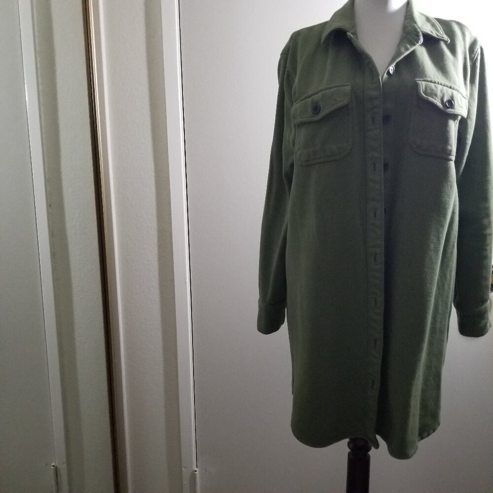 Outerknown Long Shirt in green. Size S/P